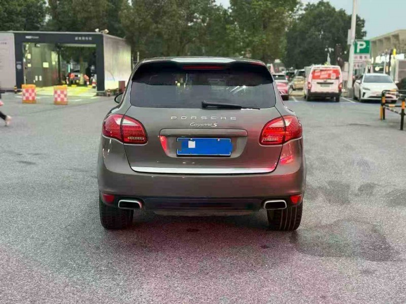 湖州13年保时捷卡宴9