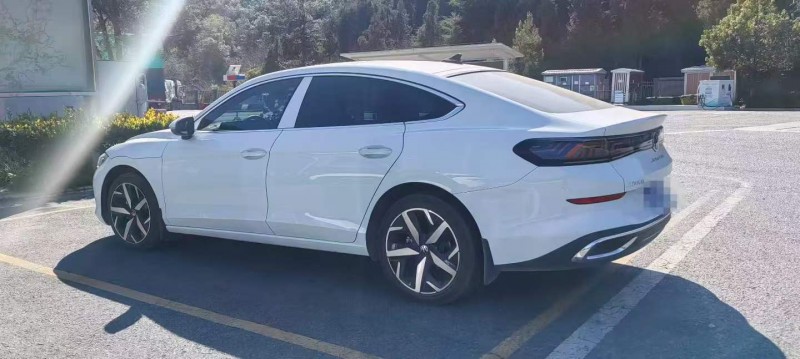 昆明25年大众凌渡8