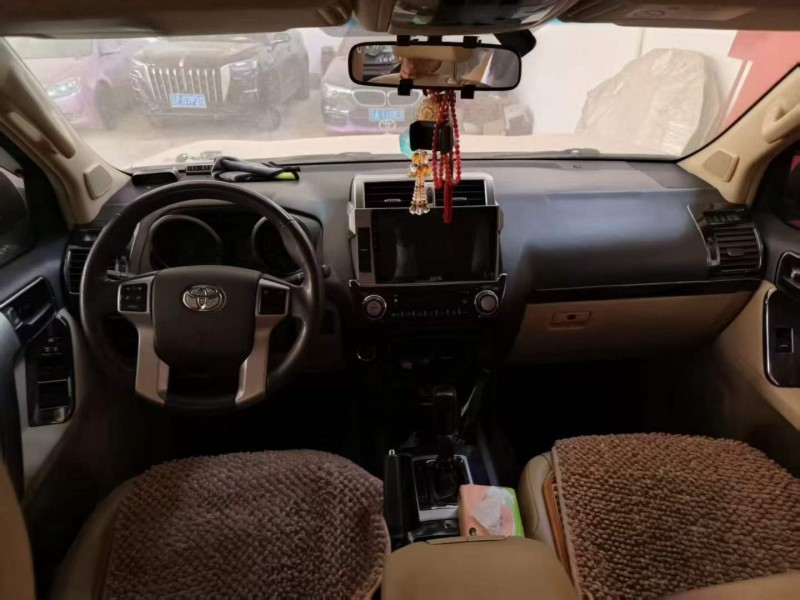 昆明17年丰田普拉多5