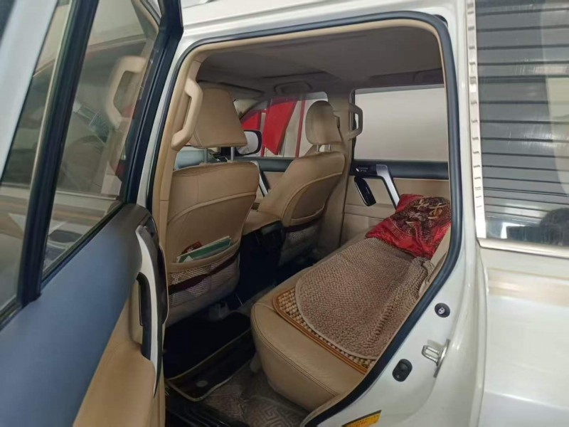 昆明17年丰田普拉多7