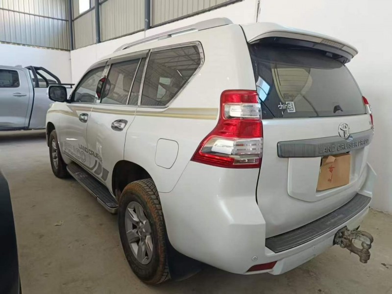 昆明17年丰田普拉多8