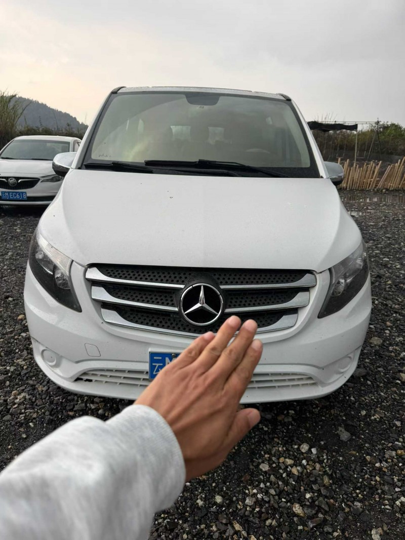 昆明16年奔馳威霆1