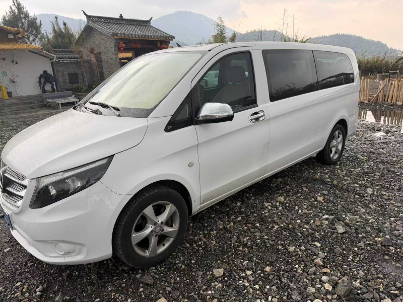 昆明16年奔馳威霆2