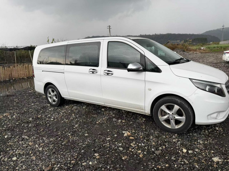 昆明16年奔馳威霆3