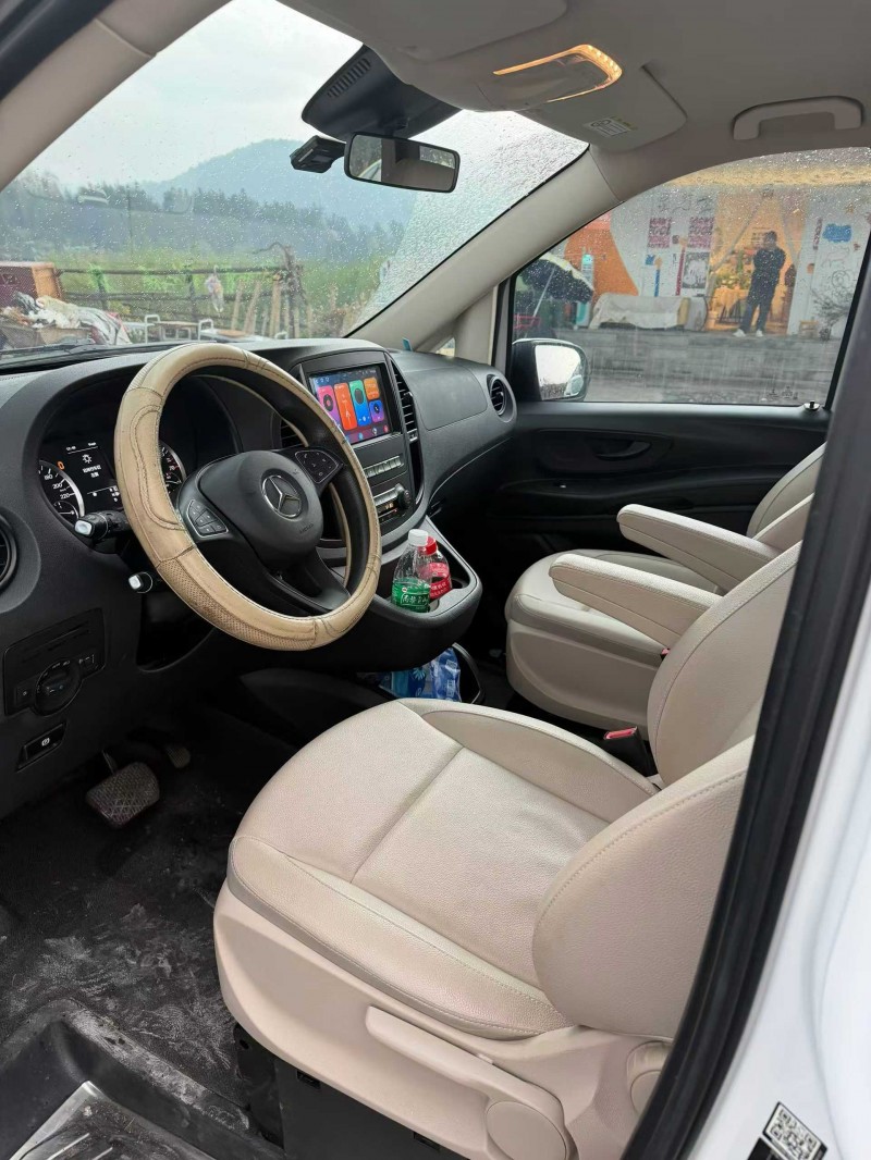 昆明16年奔馳威霆4