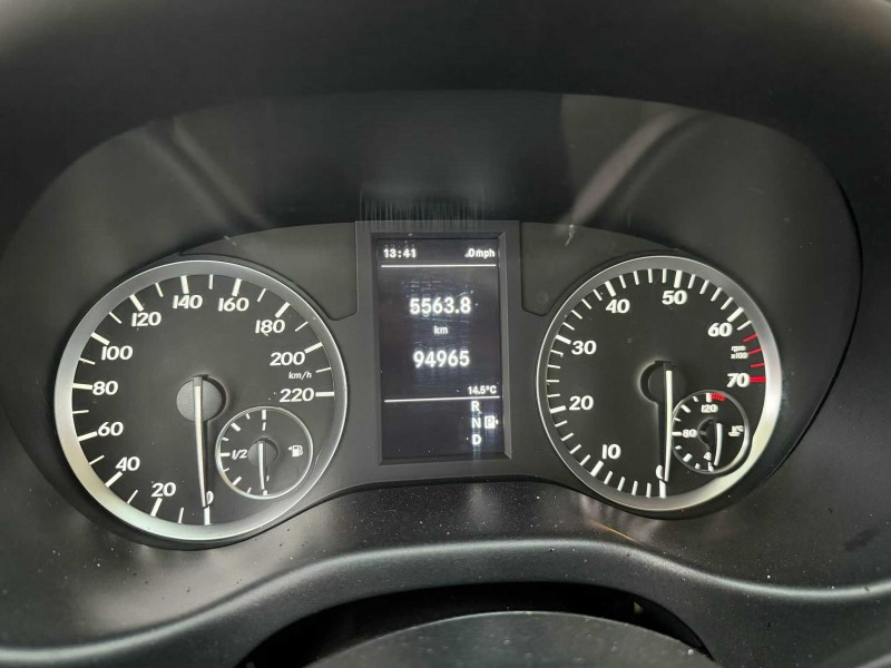 昆明16年奔馳威霆5