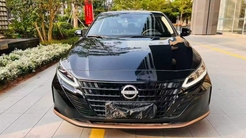 广州25年日产天籁1