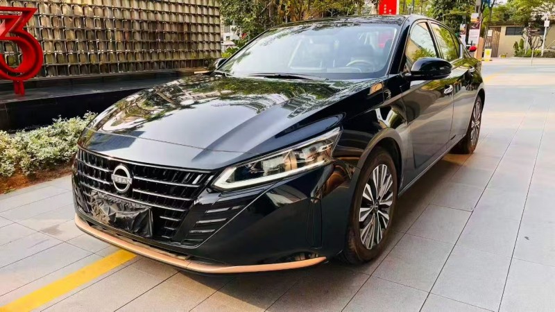 广州25年日产天籁3