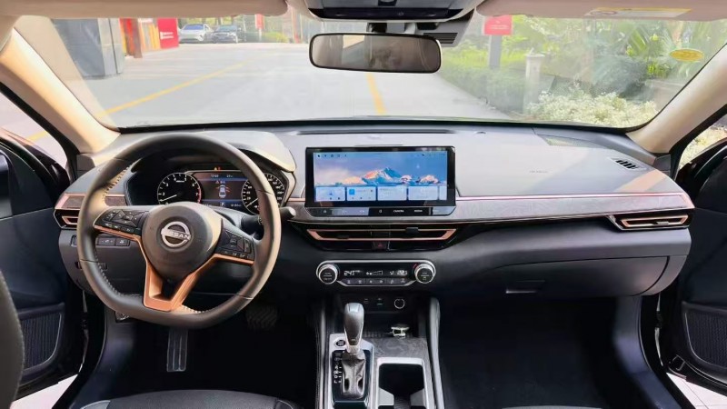 广州25年日产天籁5