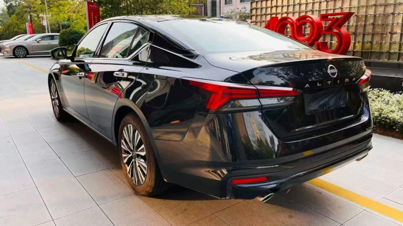 广州25年日产天籁7