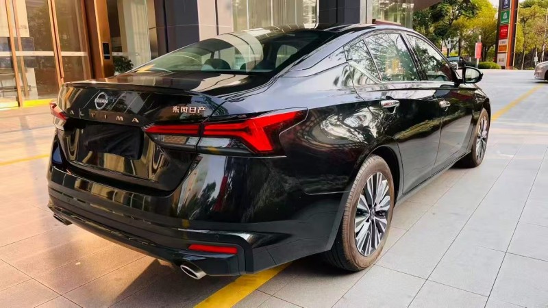 广州25年日产天籁8