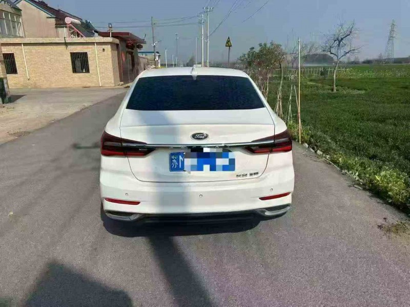 铜陵22年福特福睿斯9