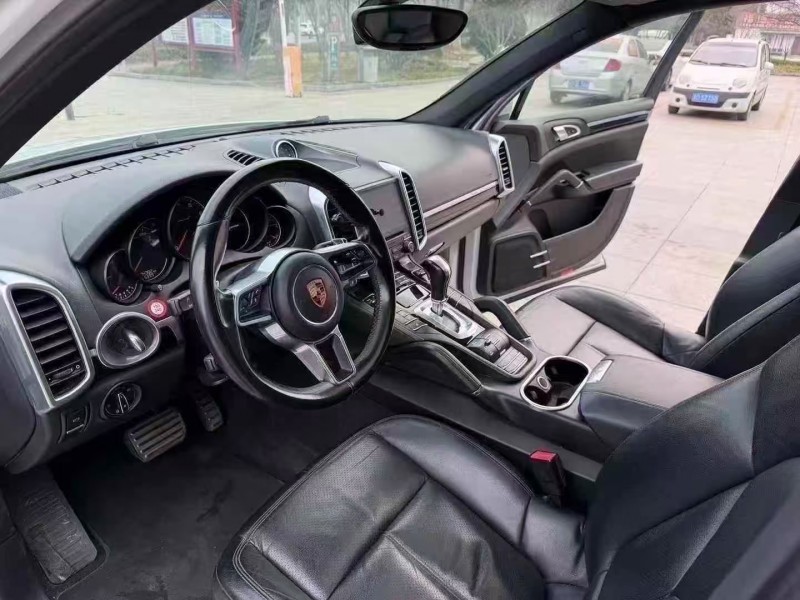 枣庄17年保时捷卡宴4