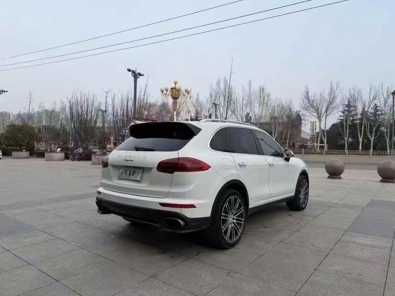 枣庄17年保时捷卡宴8