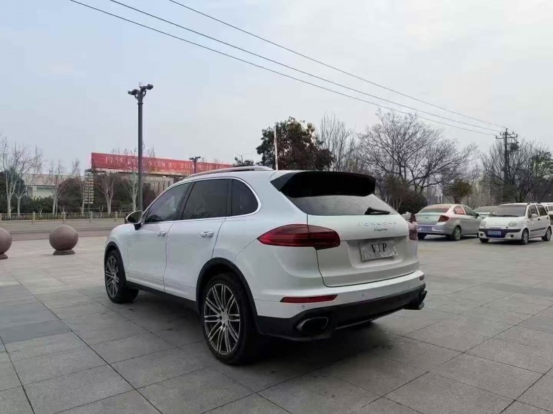 枣庄17年保时捷卡宴9