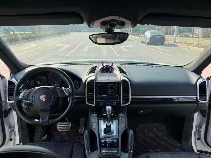 枣庄13年保时捷卡宴6