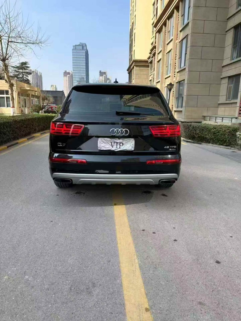 承德19年奥迪Q78