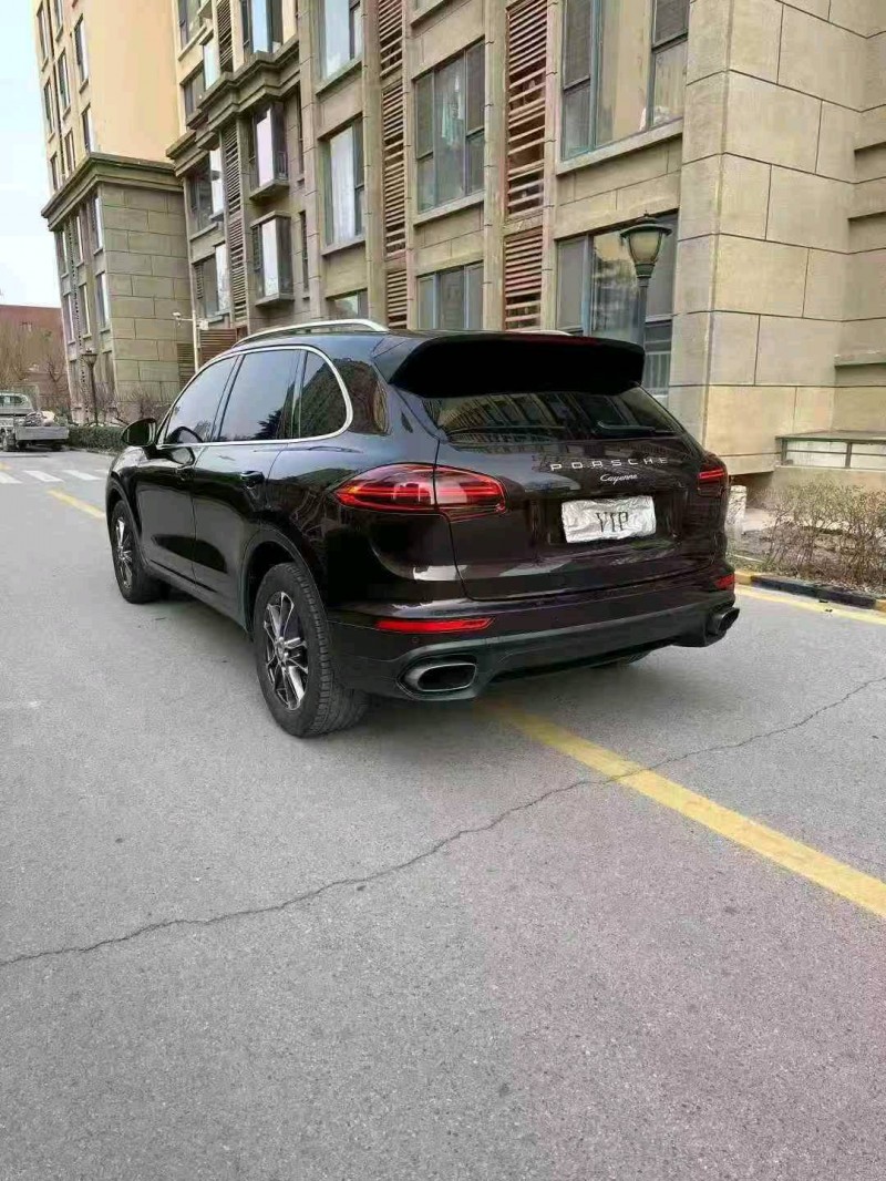 保定16年保时捷卡宴7