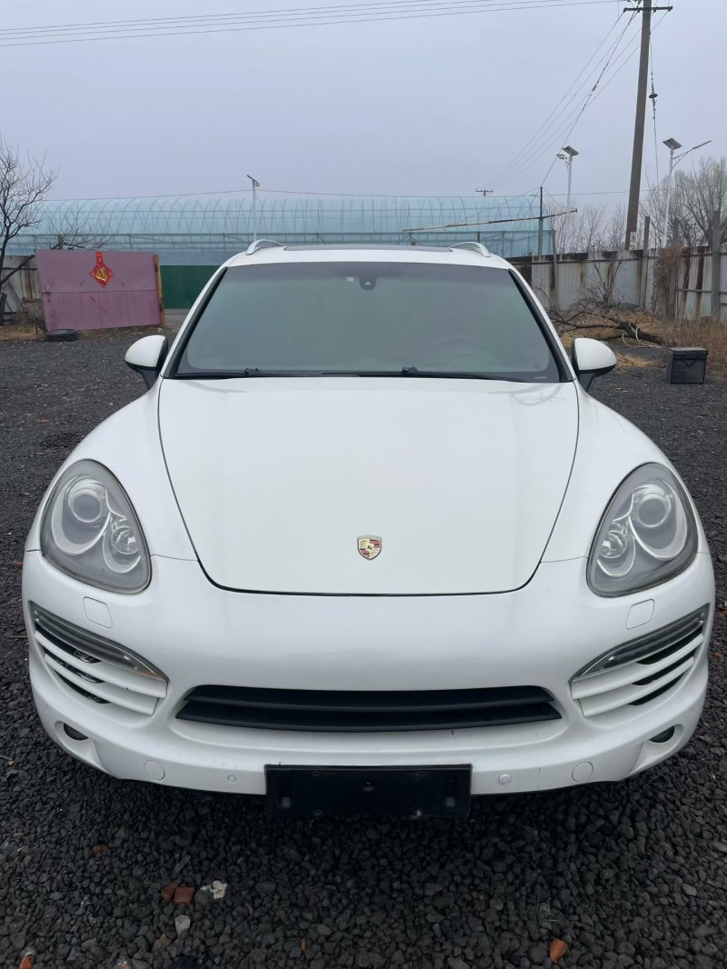 济南12年保时捷卡宴1