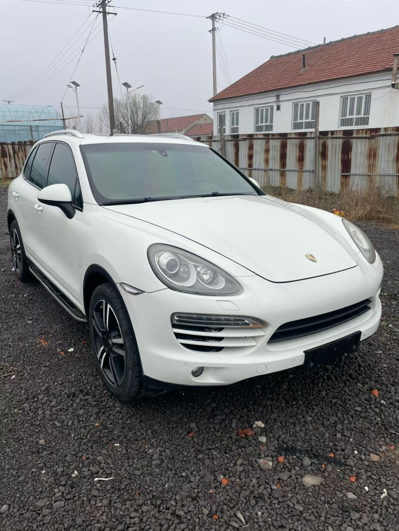 济南12年保时捷卡宴2