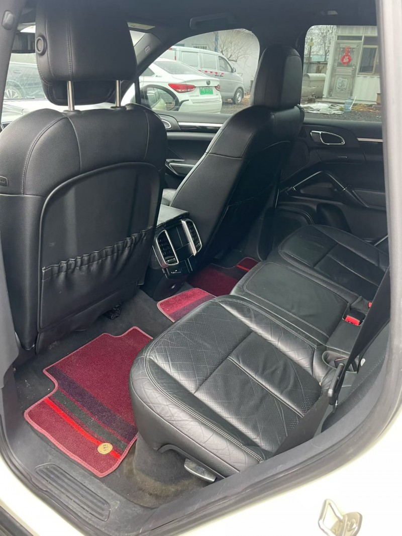 济南12年保时捷卡宴5