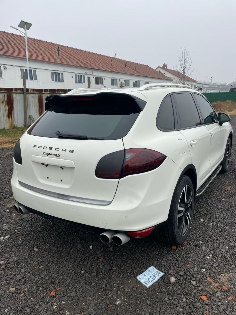 济南12年保时捷卡宴8