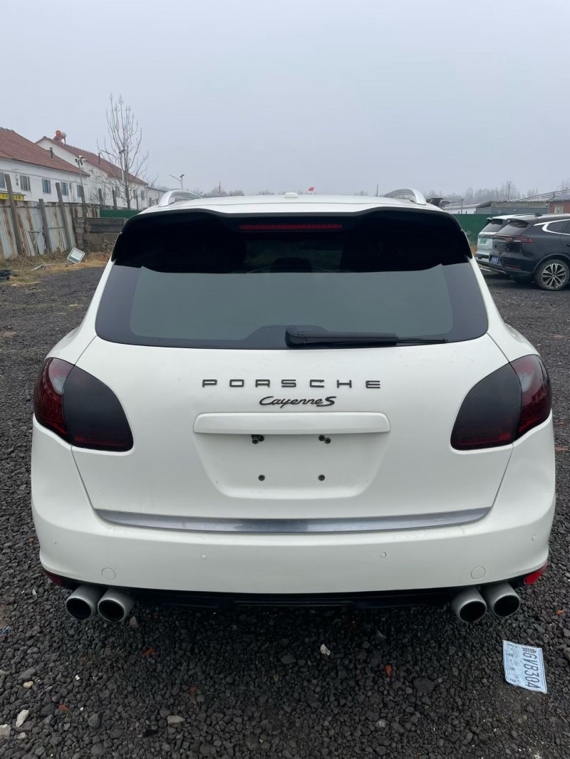 济南12年保时捷卡宴9