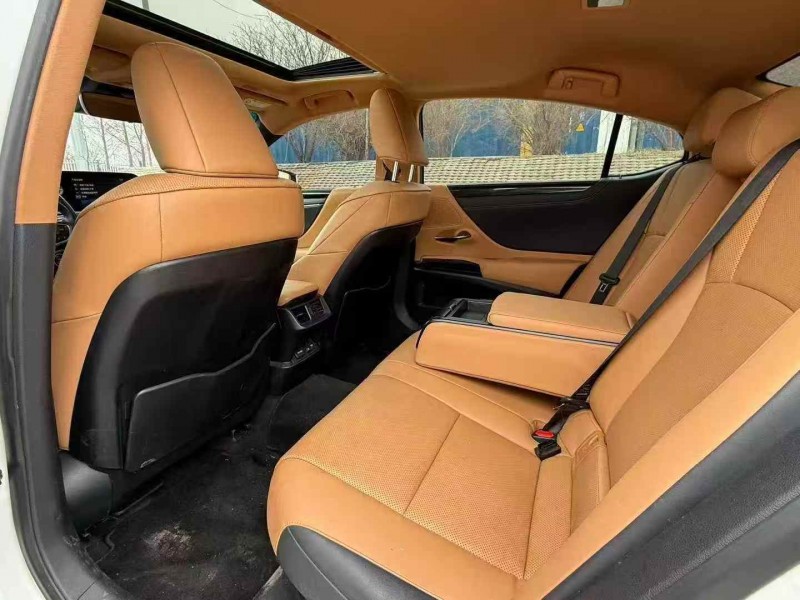 东营22年雷克萨斯ES5