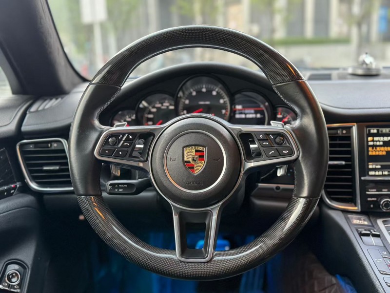 广州22年保时捷帕拉梅拉6