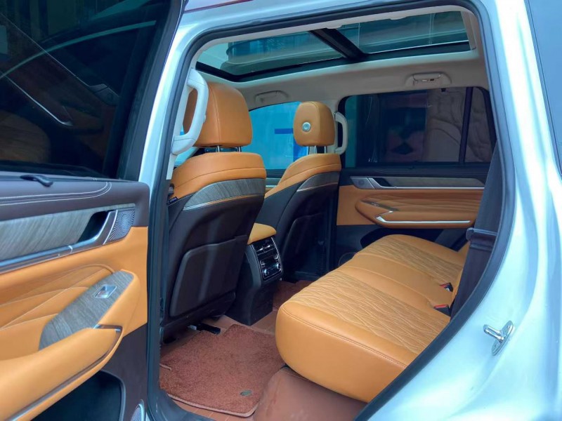 成都25年长城汽车坦克6