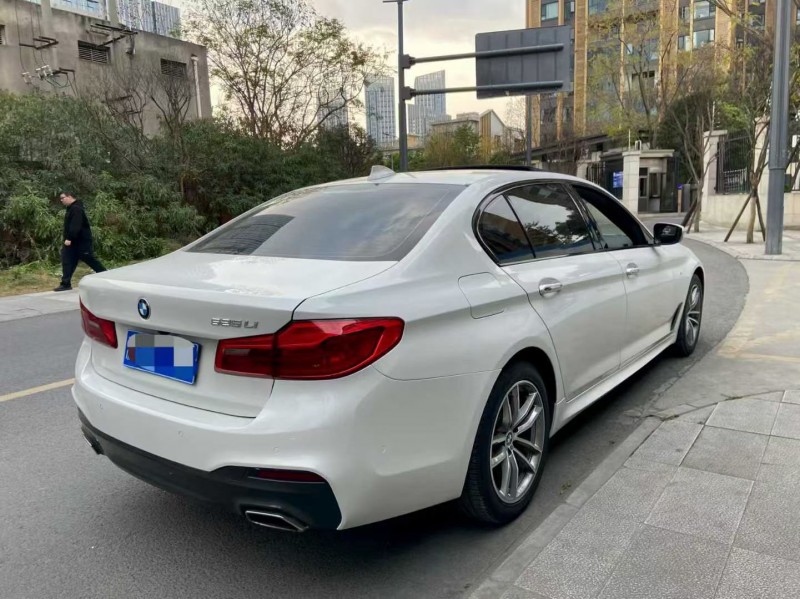 成都18年宝马5系8