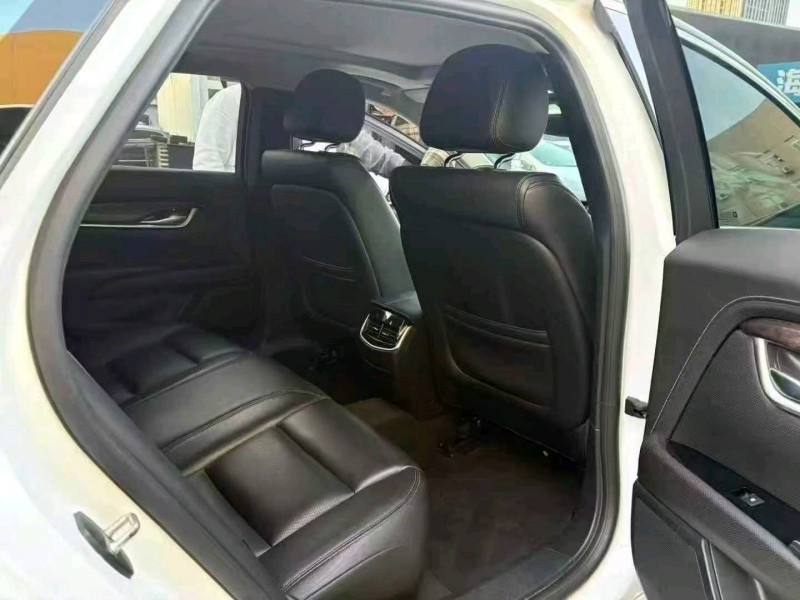 新乡18年凯迪拉克XTS9