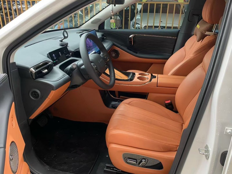 汕头25年传祺埃安V9