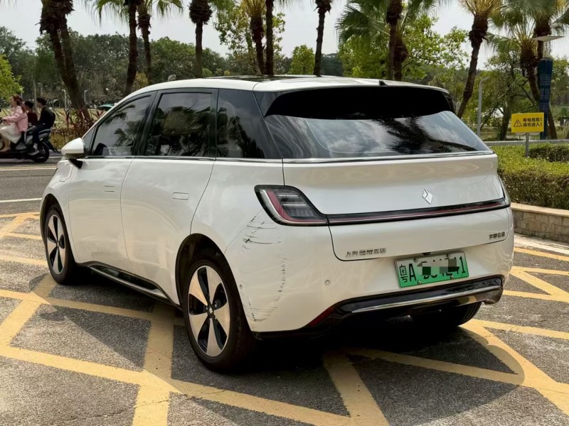 茂名23年宝骏云朵3