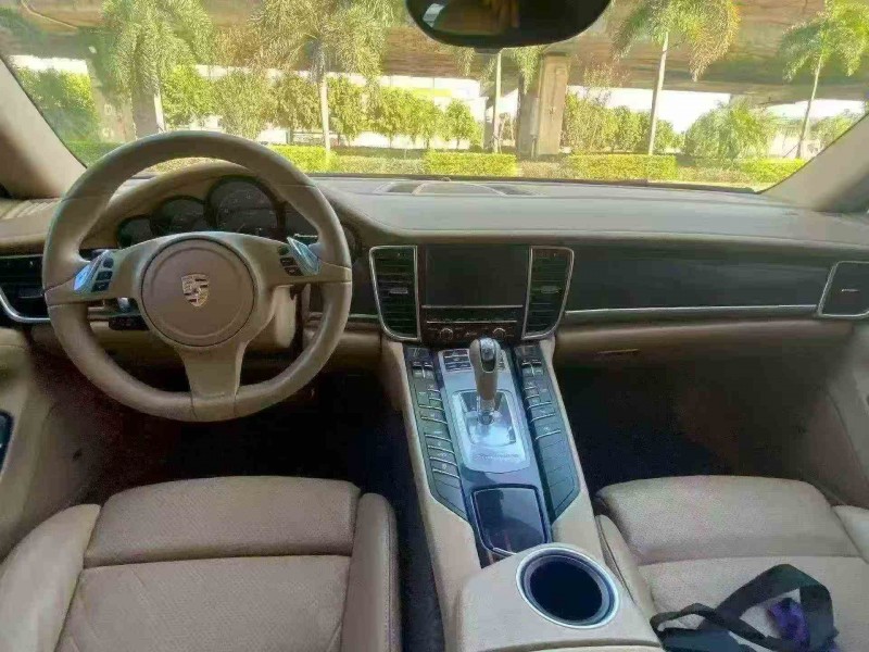 三明14年保时捷帕拉梅拉5