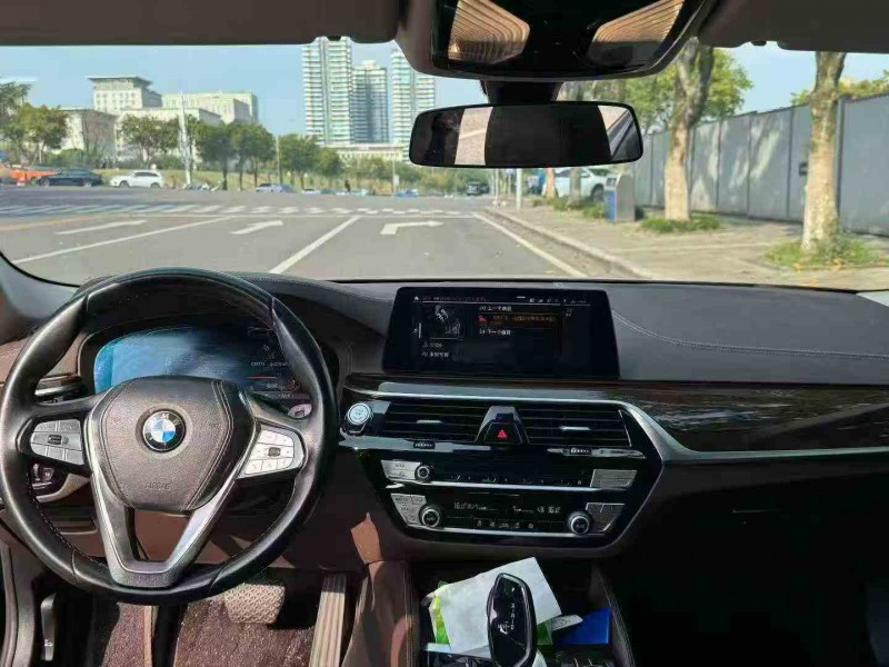 重庆20年宝马5系4