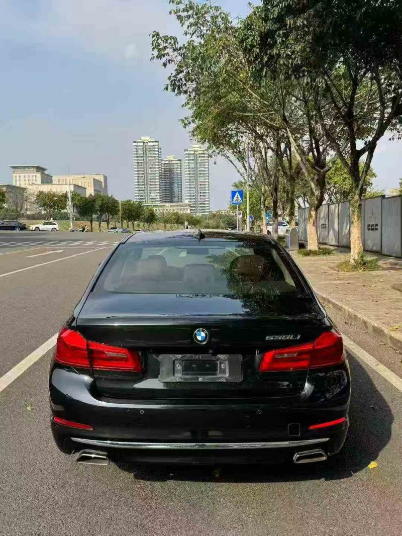 重庆20年宝马5系8