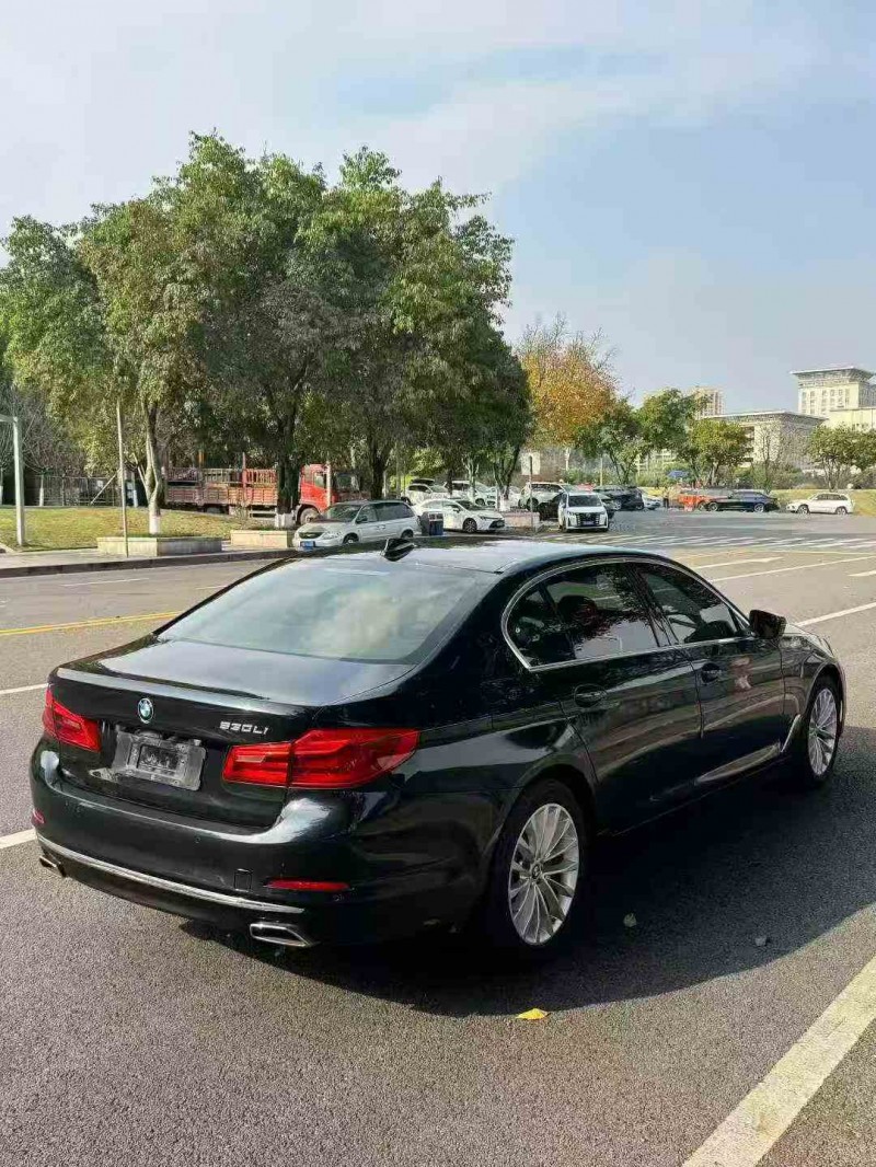 重庆20年宝马5系9