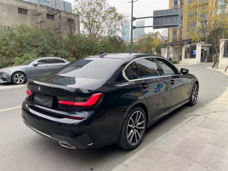 成都21年宝马3系8