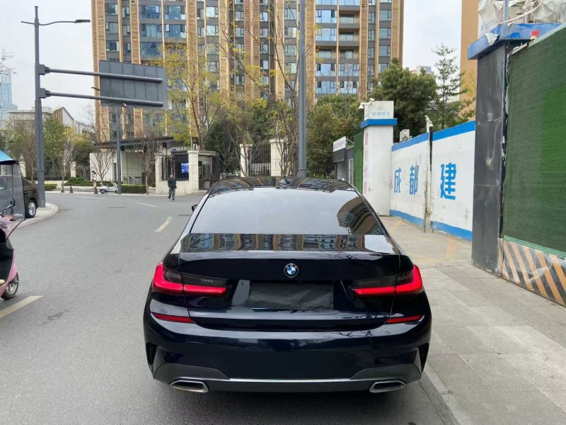 成都21年宝马3系9