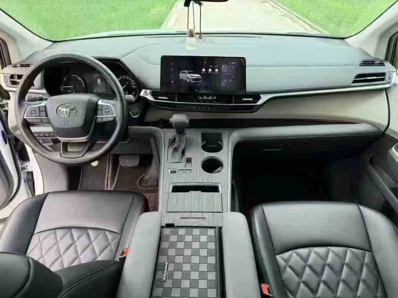 金华25年丰田塞纳4