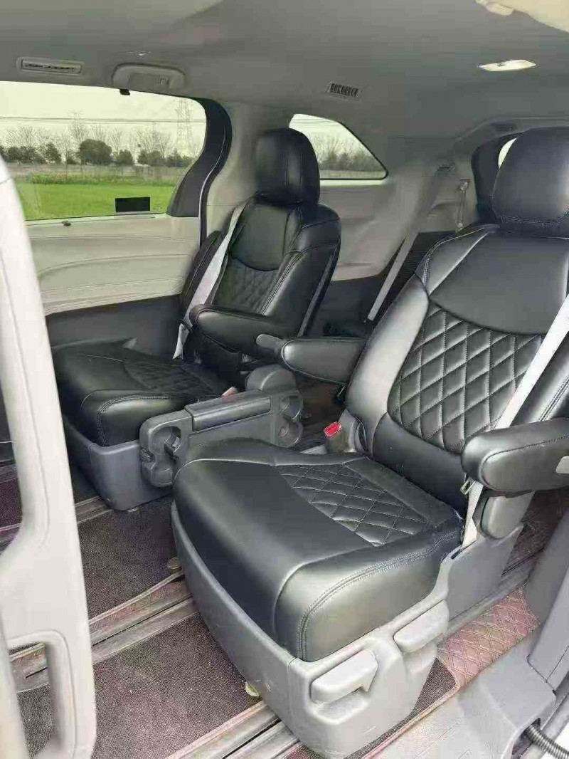 金华25年丰田塞纳5