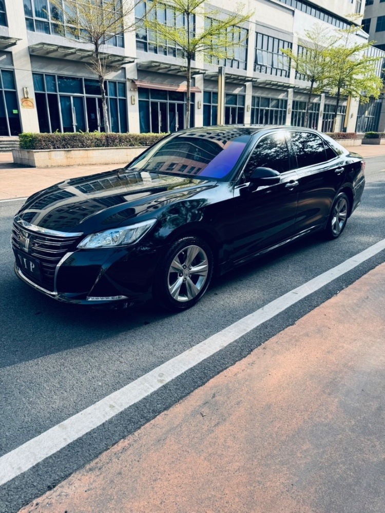 东莞16年丰田皇冠2