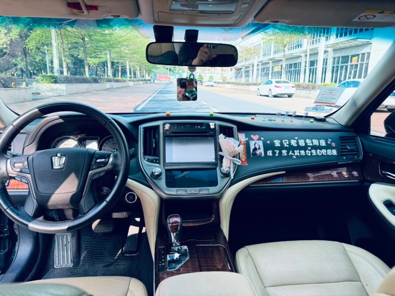 东莞16年丰田皇冠3