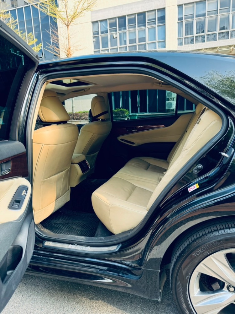 东莞16年丰田皇冠4