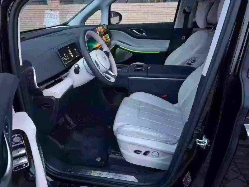 唐山25年岚图汽车梦想家5