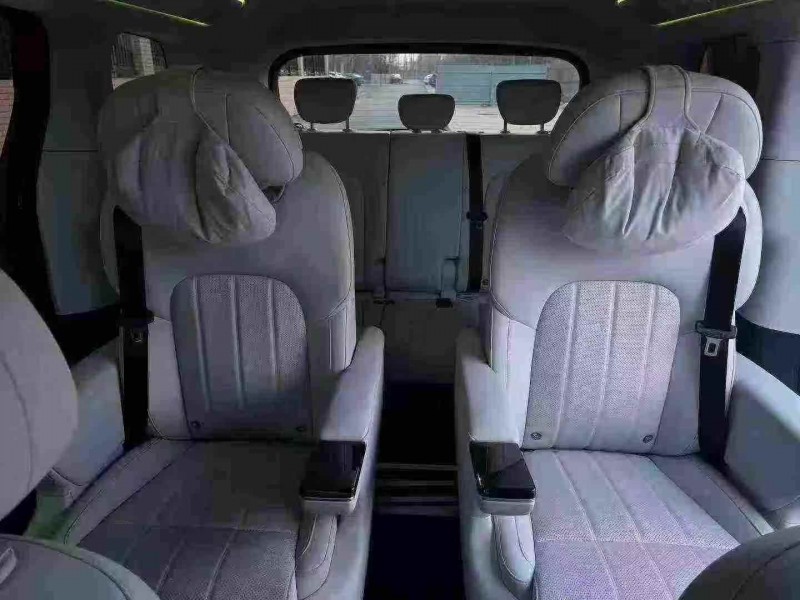 唐山25年岚图汽车梦想家6