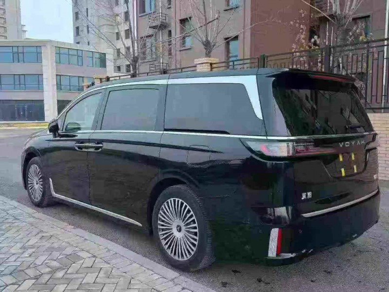 唐山25年岚图汽车梦想家7