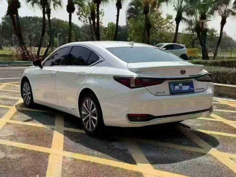 佛山20年雷克萨斯ES7