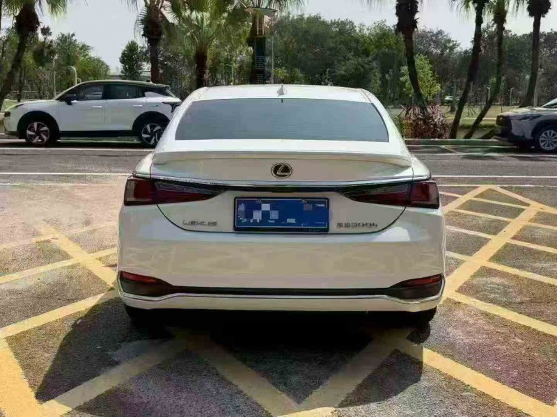 佛山20年雷克萨斯ES8